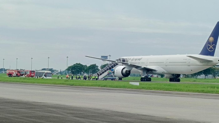 Densus 88 Selidiki Ancaman Bom Pesawat Saudia Airlines yang Bawa Jamaah Haji Indonesia