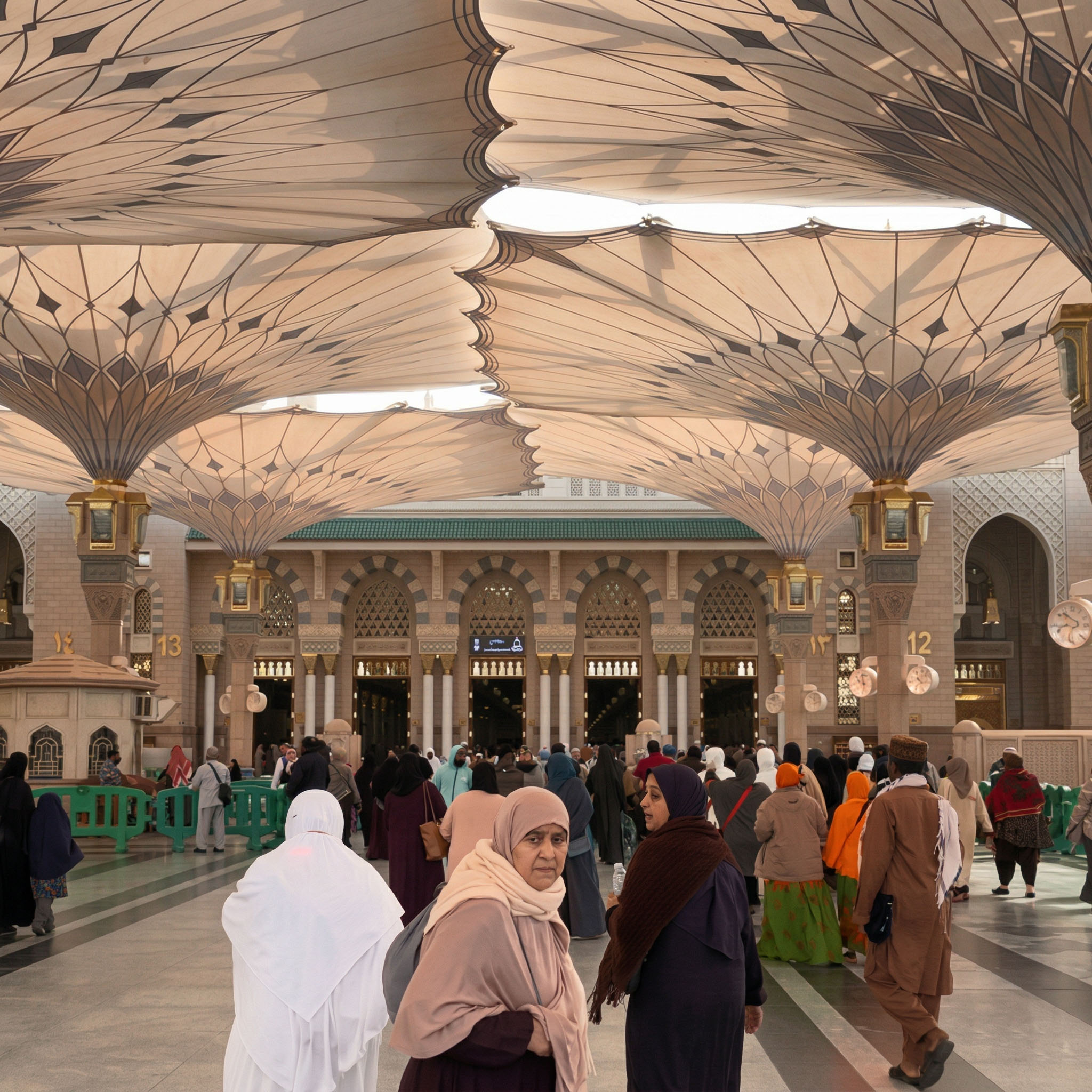 Rahasia Belanja Oleh-Oleh Murah di Madinah: Rekomendasi Tempat dan Tips Belanja Cerdas bagi Jamaah Haji